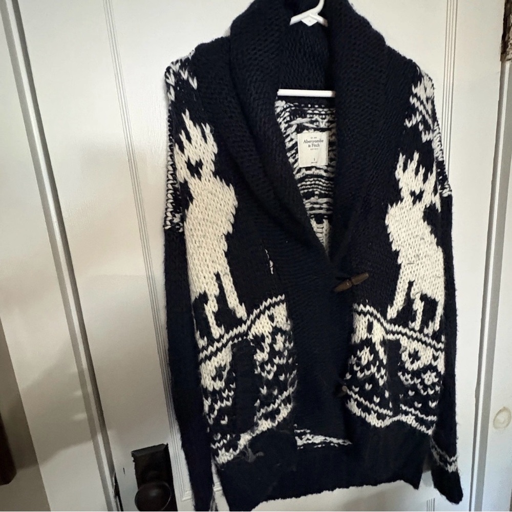Abercrombie & Fitch Black and White Cardigan Sweater